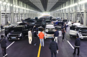벤츠 EQE SUV ‘올해의 차’ 휩쓸었다… 국산차 1위는 싼타페