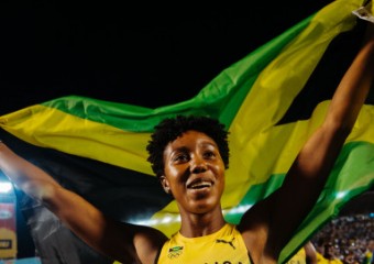 푸마, 권위 있는 ISSA 보이스 앤 걸스 챔피언십의 화려한 스피드 쇼케이스에서 자메이카 올림픽 경기복 공개
